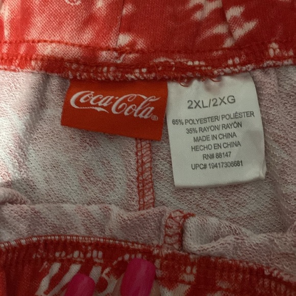 Coca Cola Plus Size Shorts Red & White Tie Dye Casual Relaxed Comfy Short Sz 2XL - Picture 2 of 3